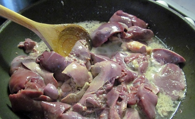 Vaříme pro kočky: recept na játrovou paštiku