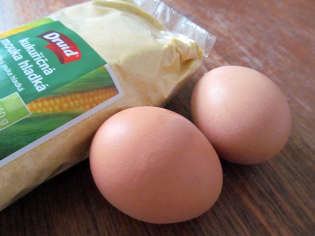 Vaříme pro kočky: recept na piškoty pro kočky - Kukuřičná mouka a vejce