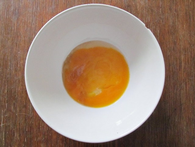 Vaříme pro kočky: recept na piškoty pro kočky - Žloutky, med a kapky