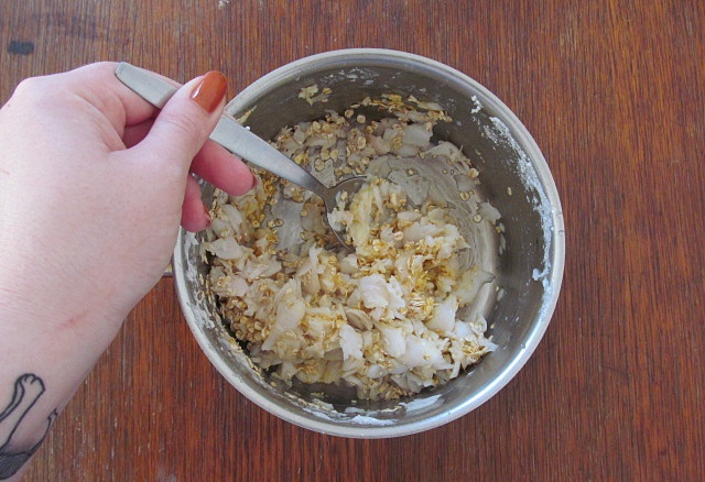 Vaříme pro kočky: recept na rybí palce - směs smícháme